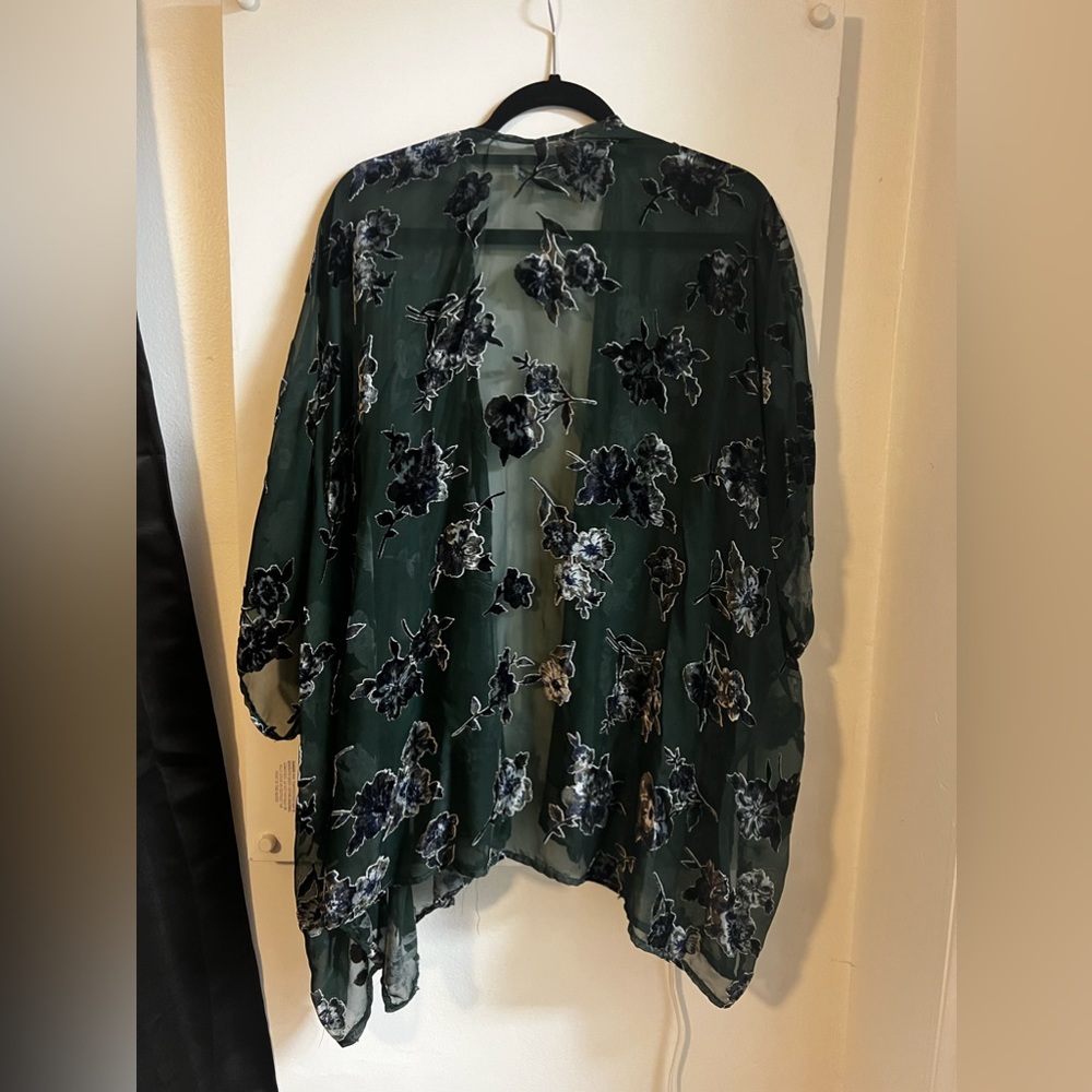 Kimono - Picture 2 of 2